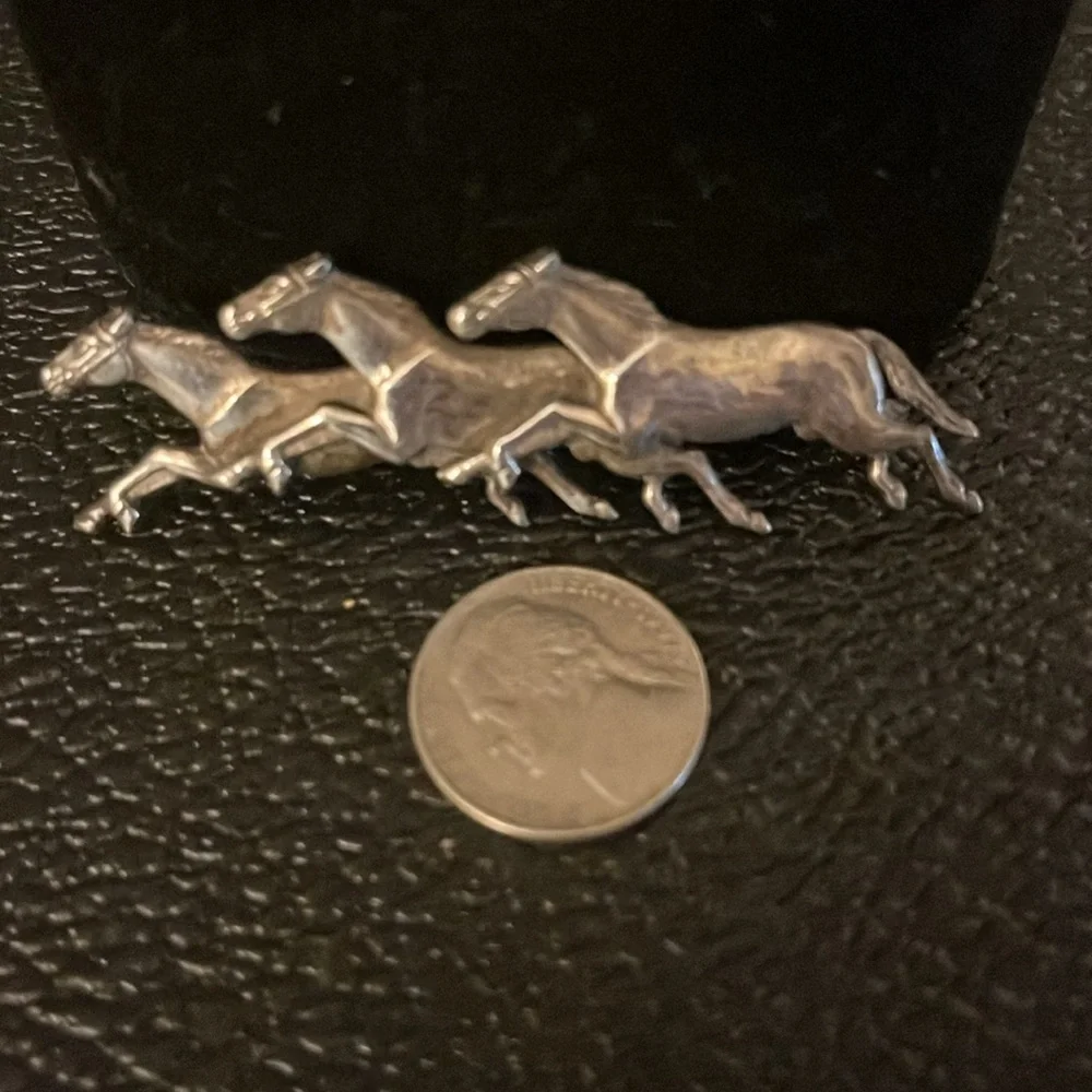 Vintage sterling Silver Horse Brooch - Picture 3 of 3